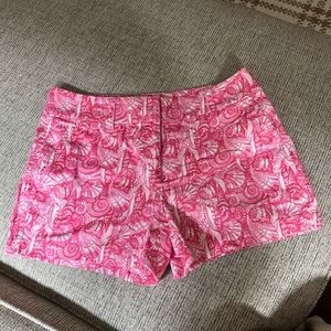 Vineyard vines pink and white pattern shorts